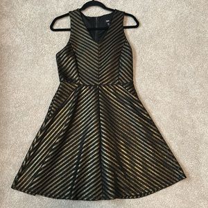 Black and gold cocktail dress women’s medium sleeveless fully lined party dress